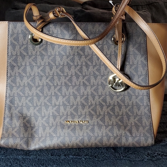 Michael Kors Medium Tote - Picture 3 of 4
